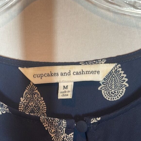 Cupcake And Cashmere Short Sleeve Blouse. Size Medium. - Picture 4 of 7